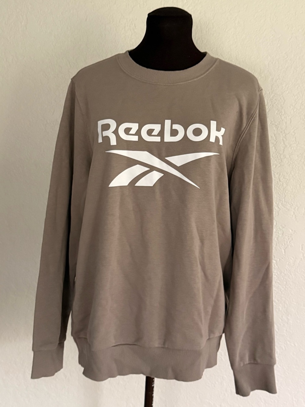 Reebok Women’s Logo Crewneck Sweatshirt Taupe Size Large